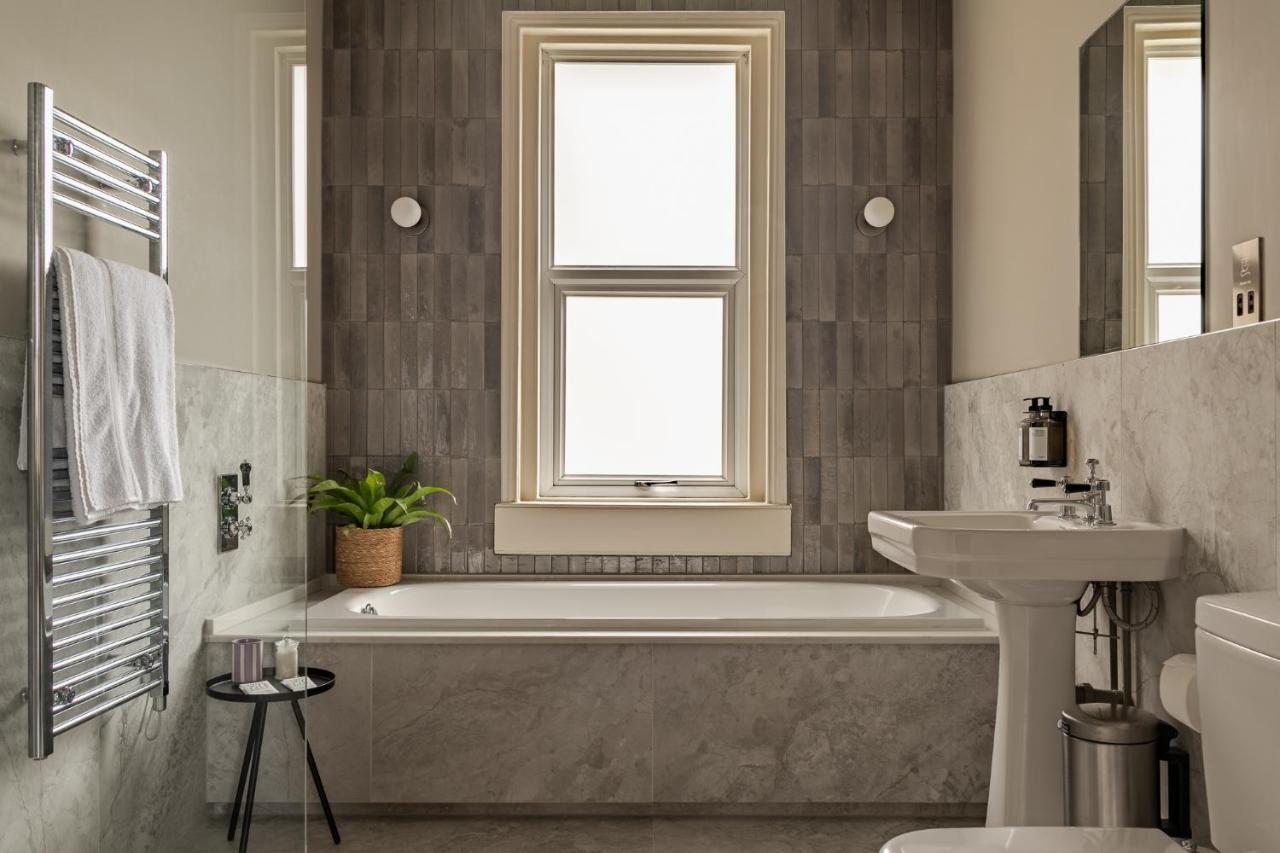 Deluxe Double Room Bath